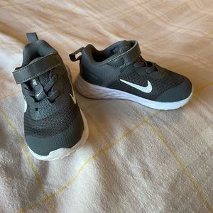 Toddler boy Nike tennis shoes